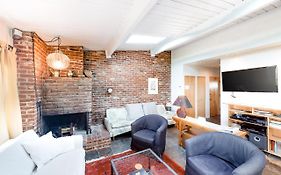 Captain'S Quarters